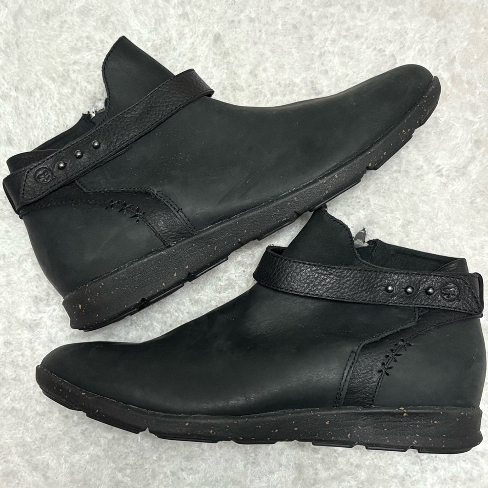 Superfeet Black Leather Ankle Boots with Strap Detail Size 8 EUC